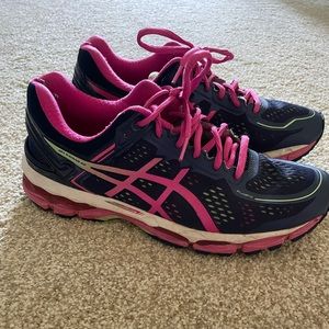 Size 9.5 navy ASICS kayano 22